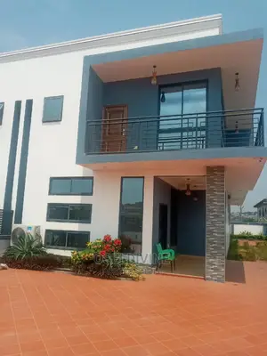 Highly Exe Self Compound House-4