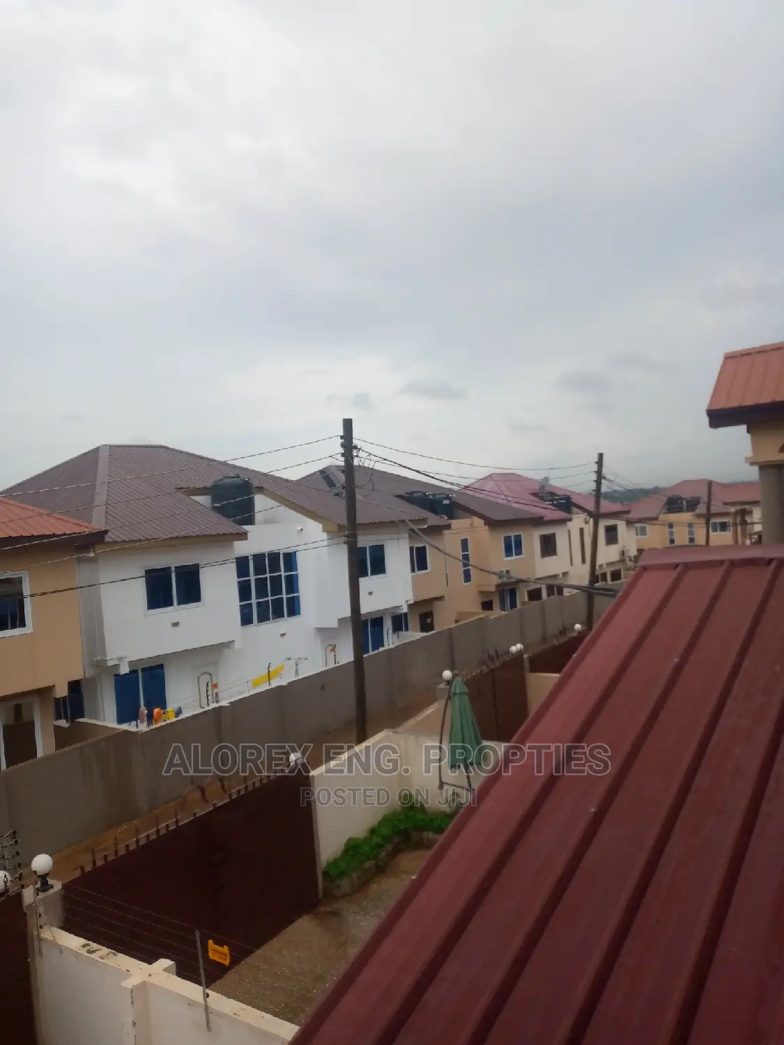 3bdrm House in Self Compound, Oyarifa for rent