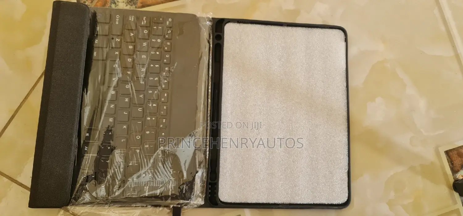 Ayotu iPad 9.7 Wireless Bluetooth Keyboard Case