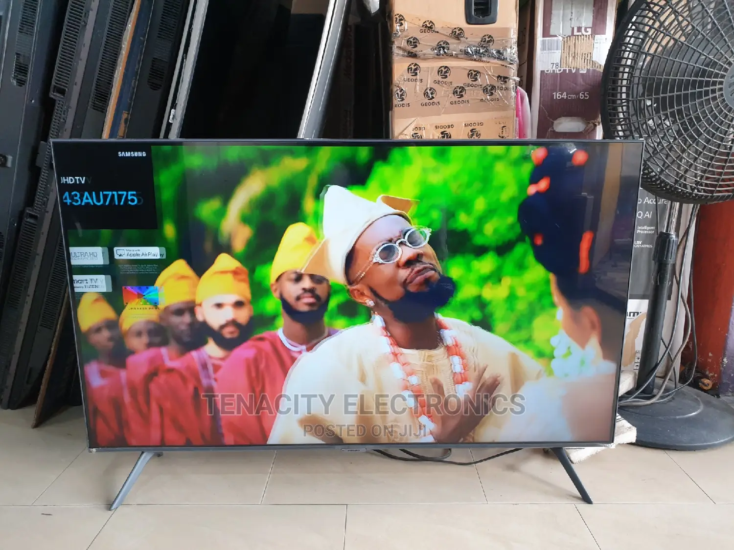 Crystal Uhd/HDR 50" Smart Satellite Tv