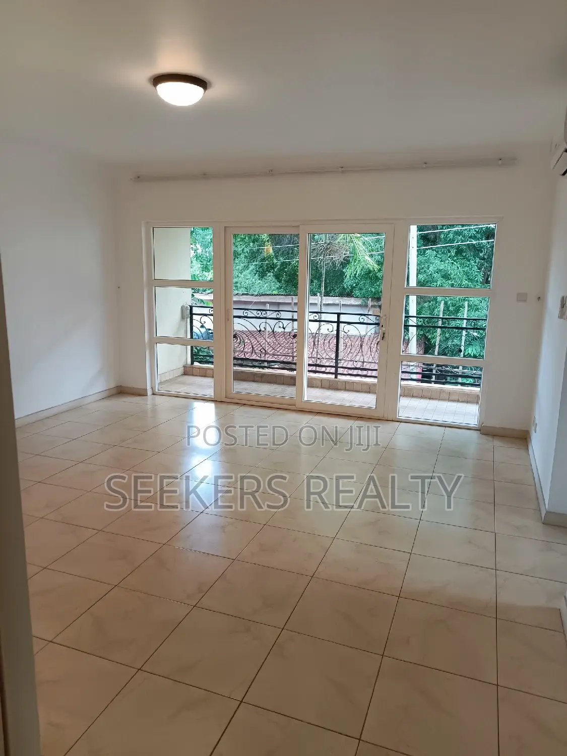 4bdrm Townhouse / Terrace in Seekers Realty, Cantonments for Rent