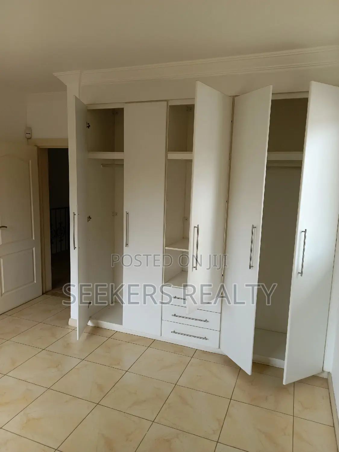 4bdrm Townhouse / Terrace in Seekers Realty, Cantonments for Rent