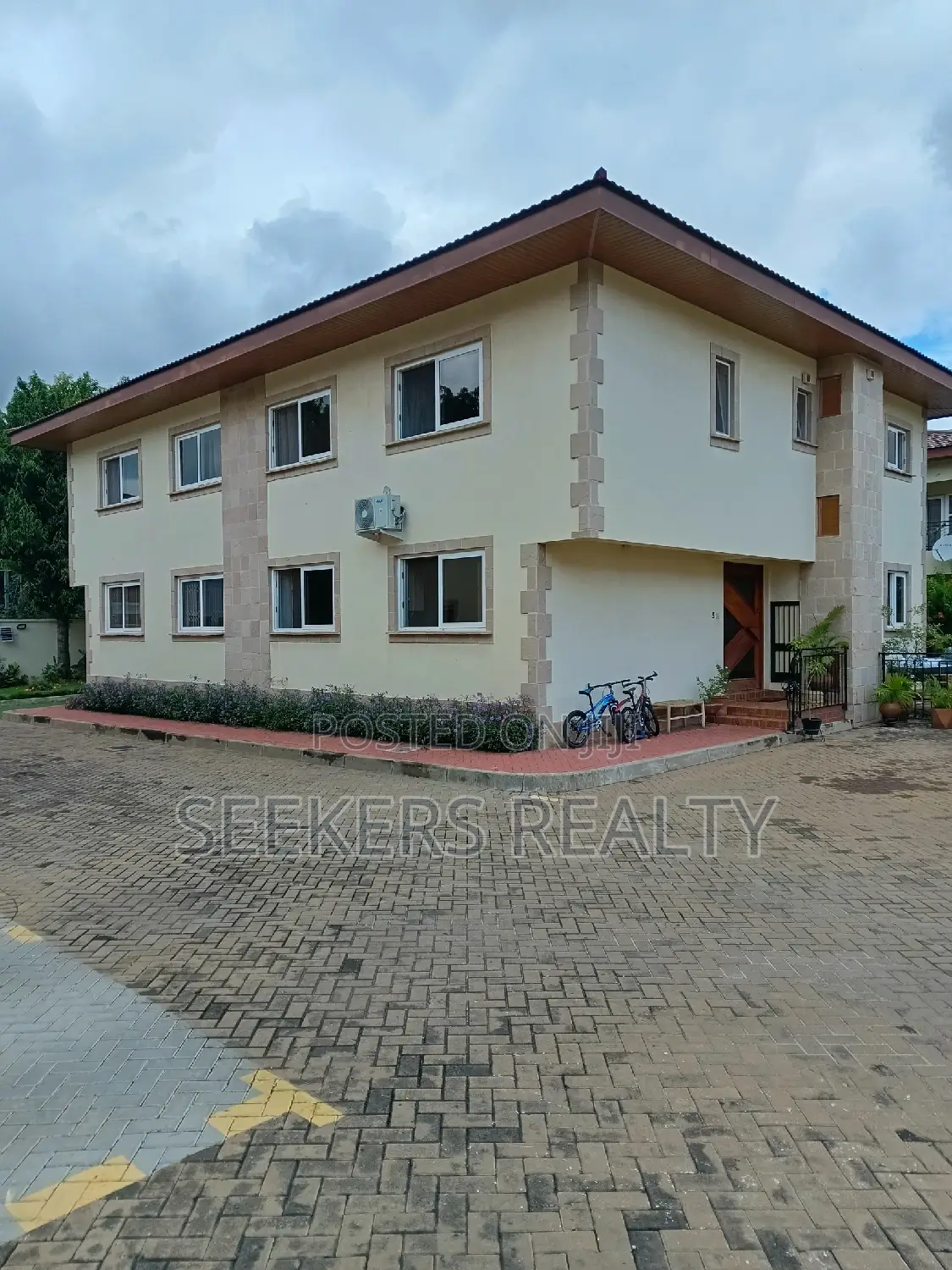 4bdrm Townhouse / Terrace in Seekers Realty, Cantonments for Rent