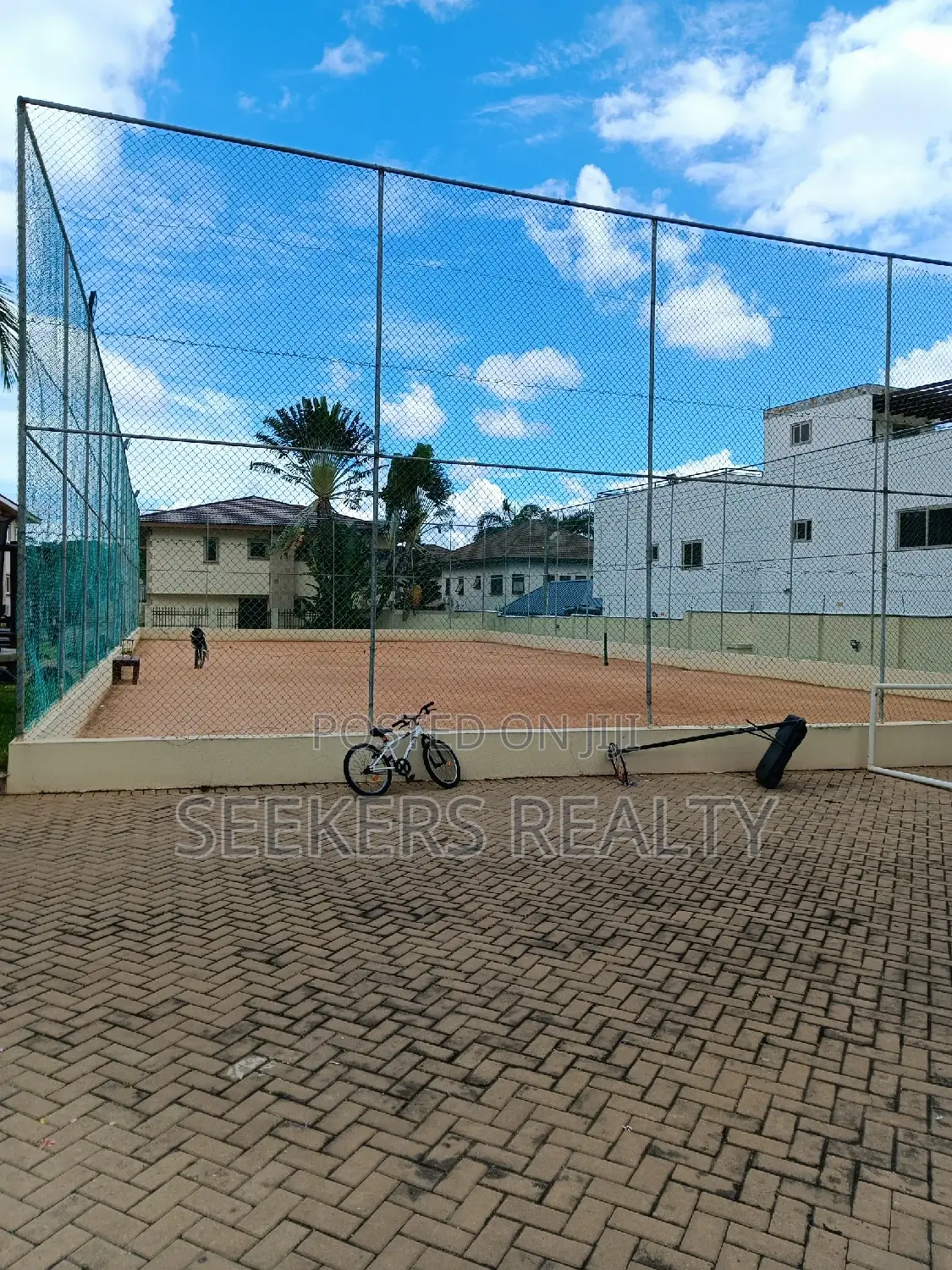 4bdrm Townhouse / Terrace in Seekers Realty, Cantonments for Rent