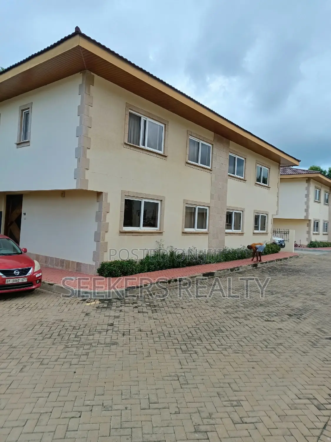 4bdrm Townhouse / Terrace in Seekers Realty, Cantonments for Rent