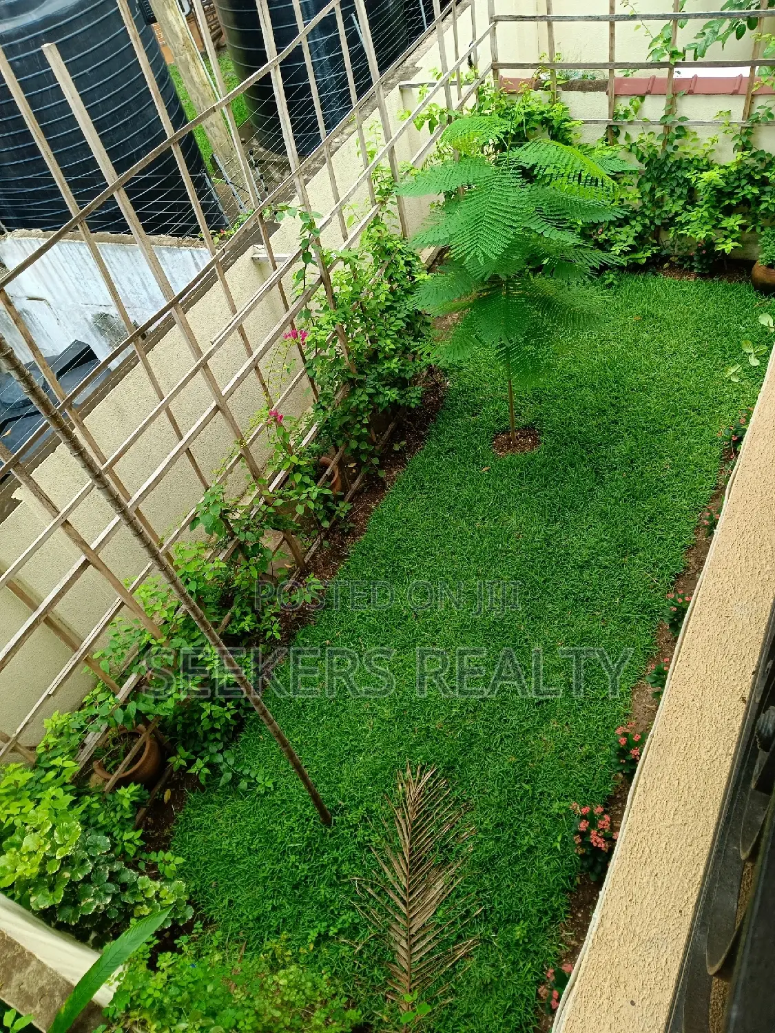 4bdrm Townhouse / Terrace in Seekers Realty, Cantonments for Rent