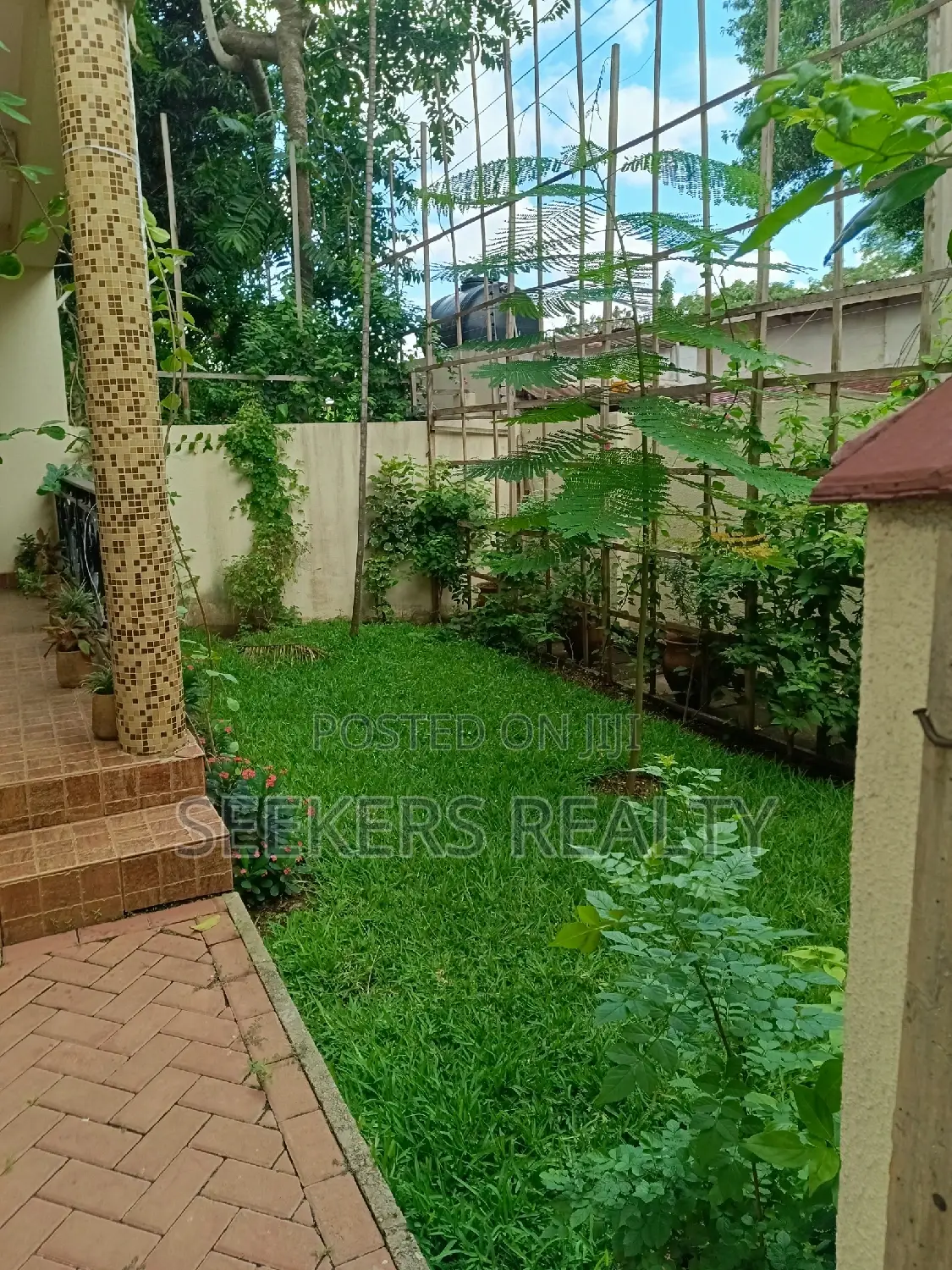 4bdrm Townhouse / Terrace in Seekers Realty, Cantonments for Rent