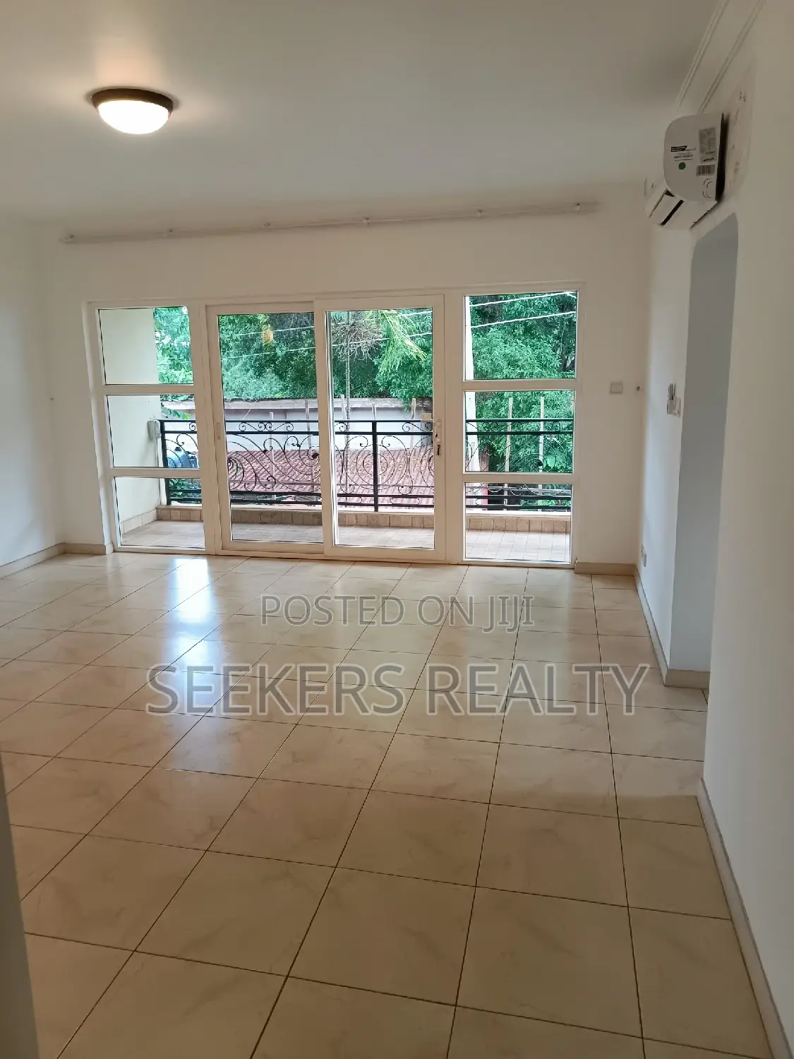 4bdrm Townhouse / Terrace in Seekers Realty, Cantonments for Rent