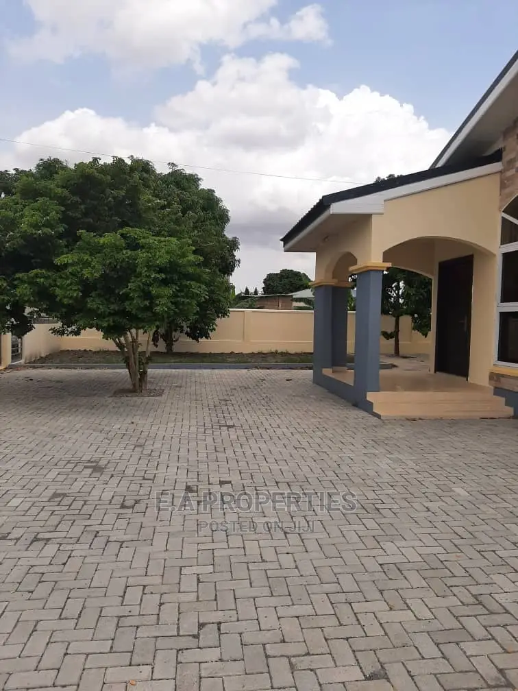 4bdrm House in E a Properties, Ghana Flag for Rent