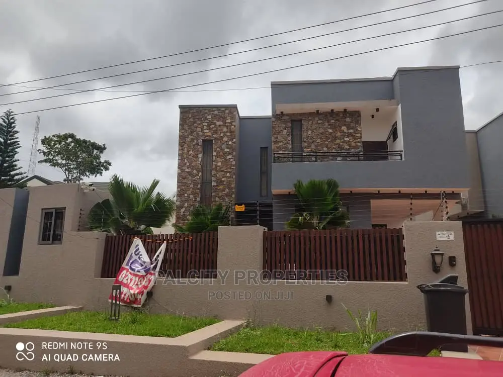 4bdrm Mansion in Ahodwo, Kumasi Metropolitan for rent
