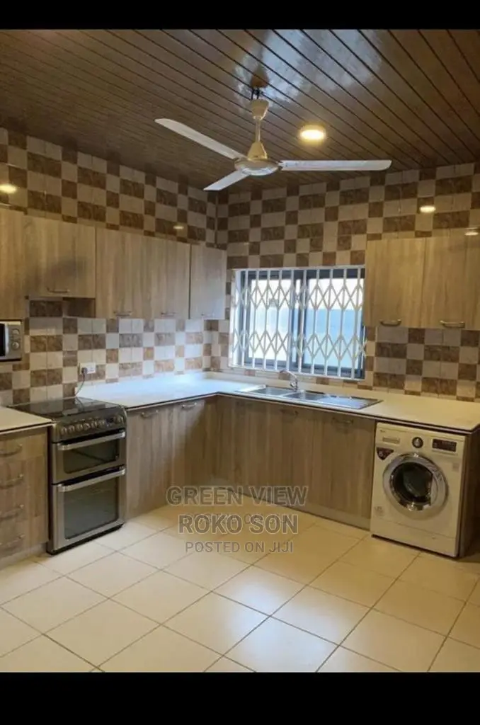 3bdrm House in Dr Roko, Adenta for sale