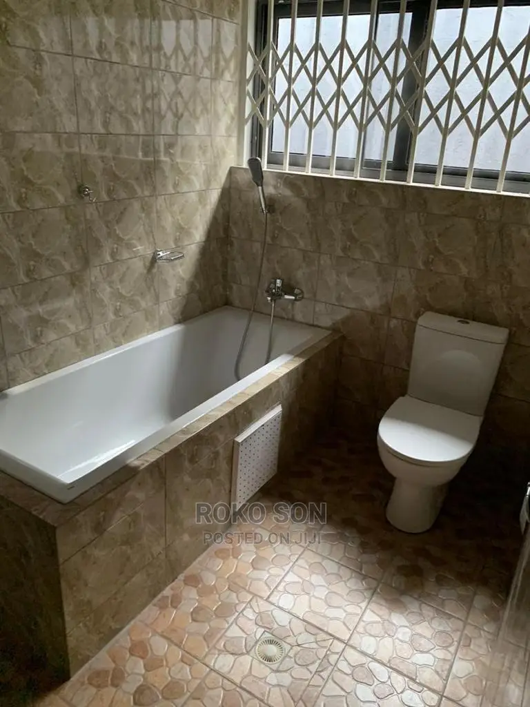 3bdrm House in Dr Roko, Adenta for sale