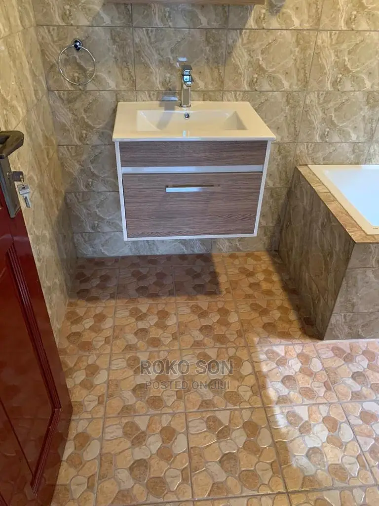 3bdrm House in Dr Roko, Adenta for sale