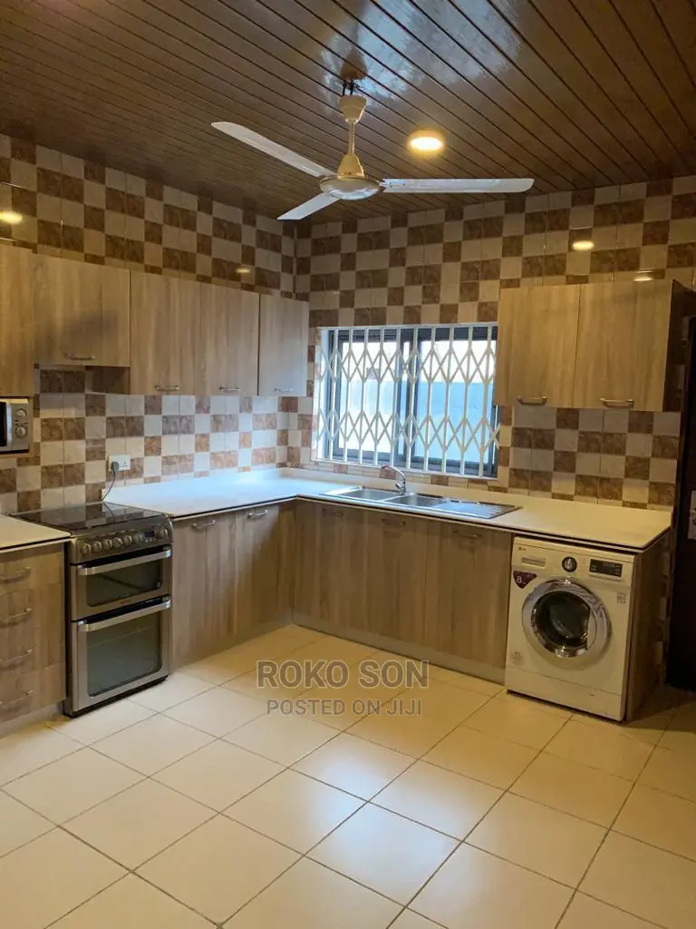 3bdrm House in Dr Roko, Adenta for sale