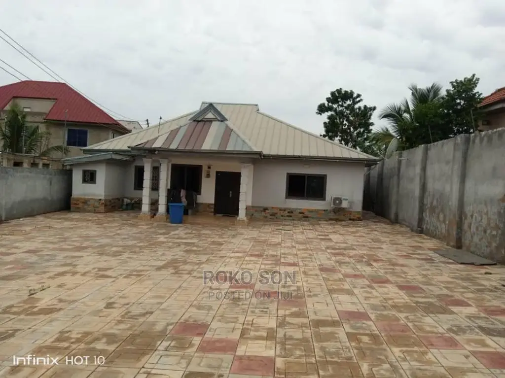 3bdrm House in Dr Roko, Adenta for sale