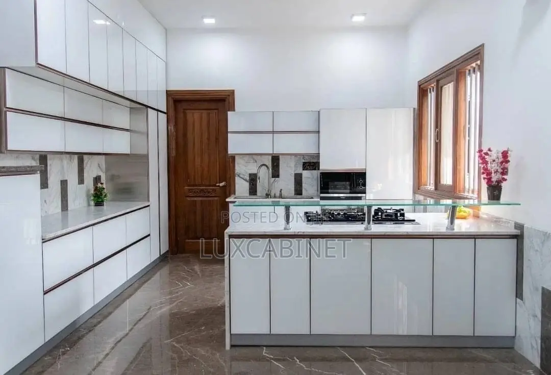 Customize Kitchen Cabinets