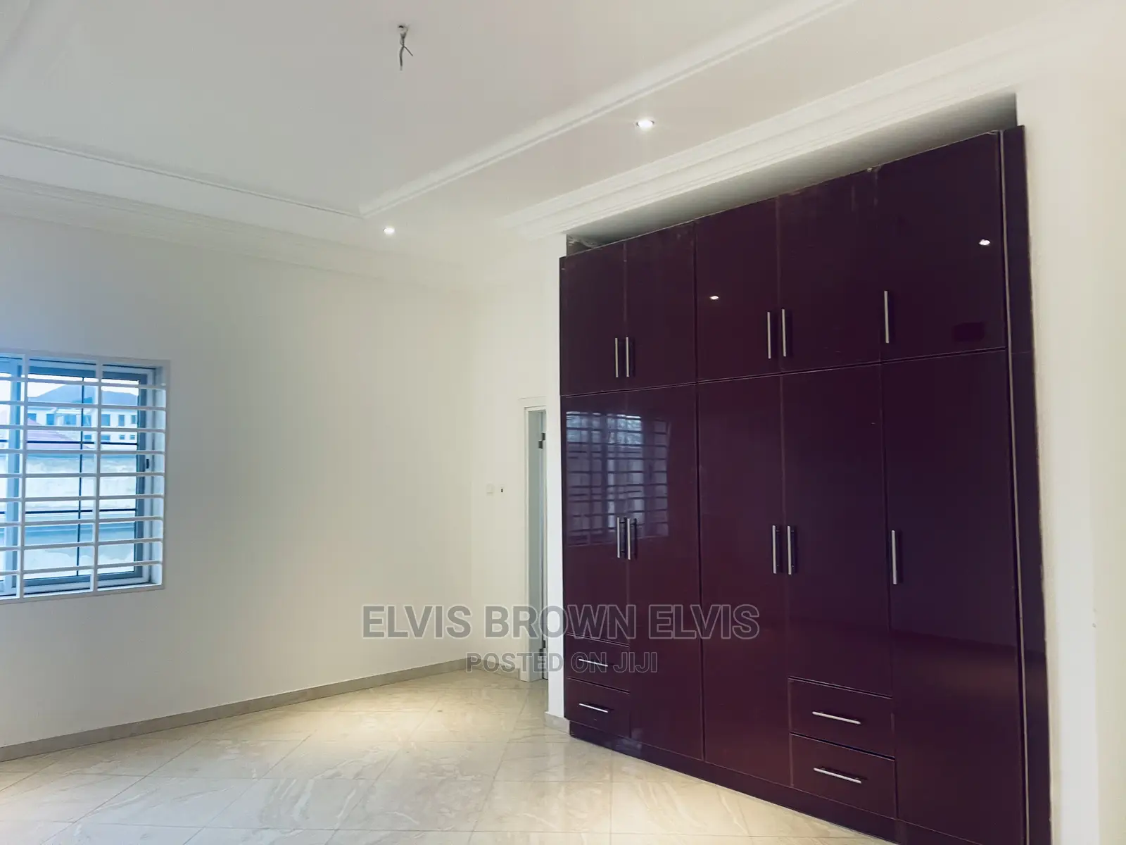 5bdrm Duplex in Living Large, East Legon for Sale