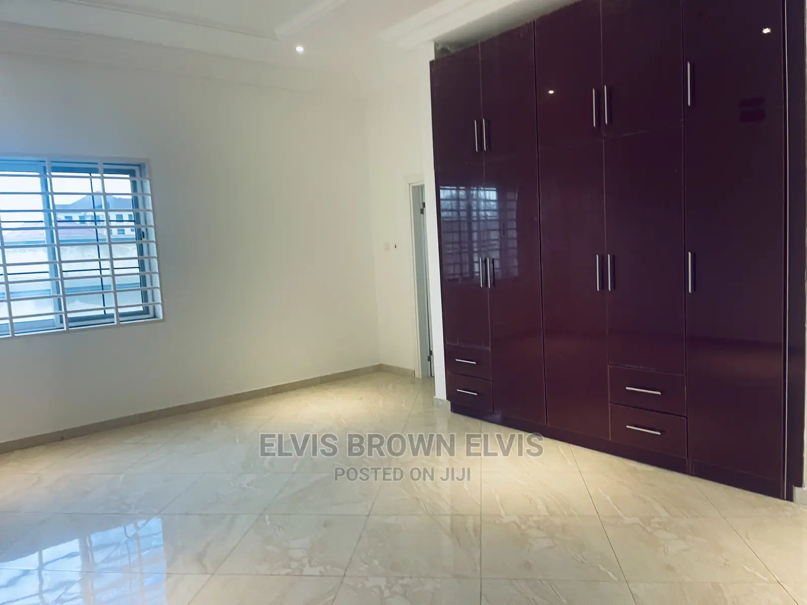 5bdrm Duplex in Living Large, East Legon for Sale