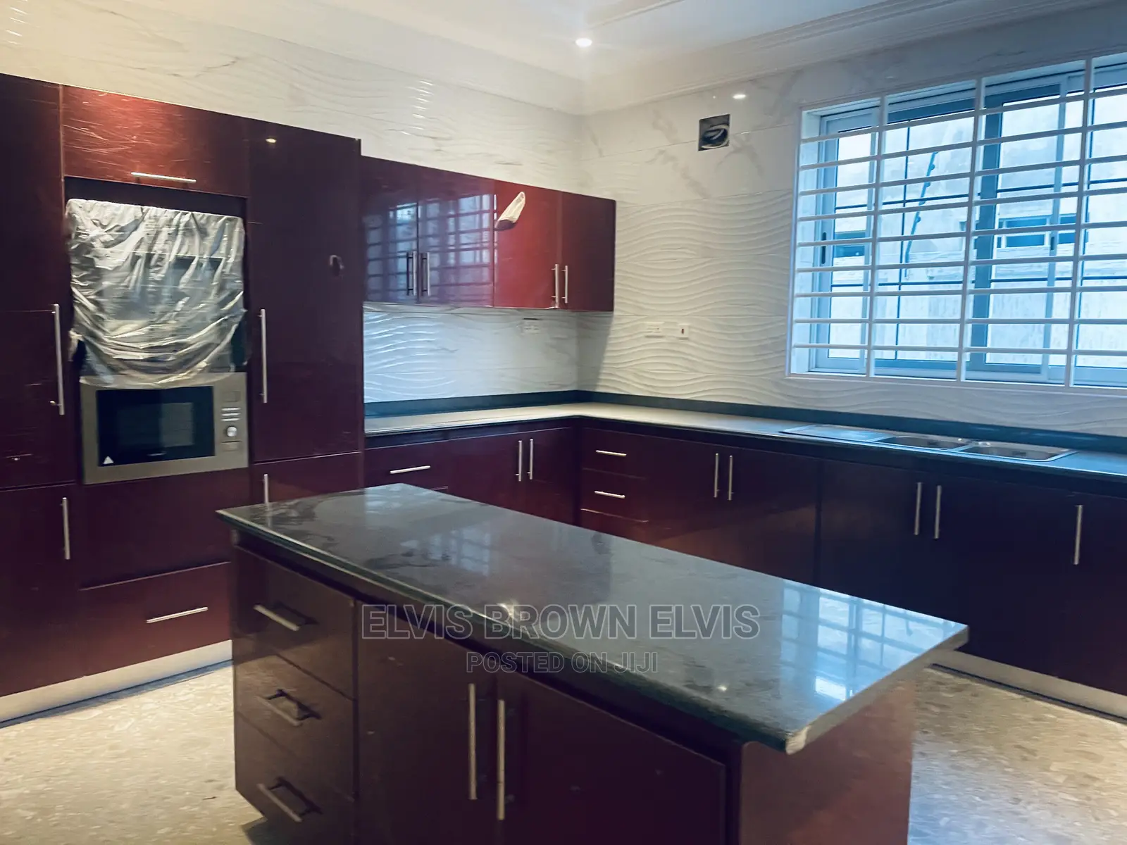5bdrm Duplex in Living Large, East Legon for Sale