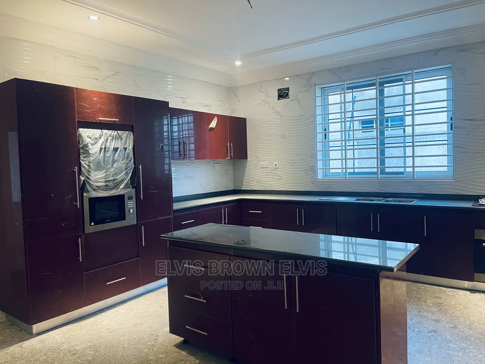 5bdrm Duplex in Living Large, East Legon for Sale