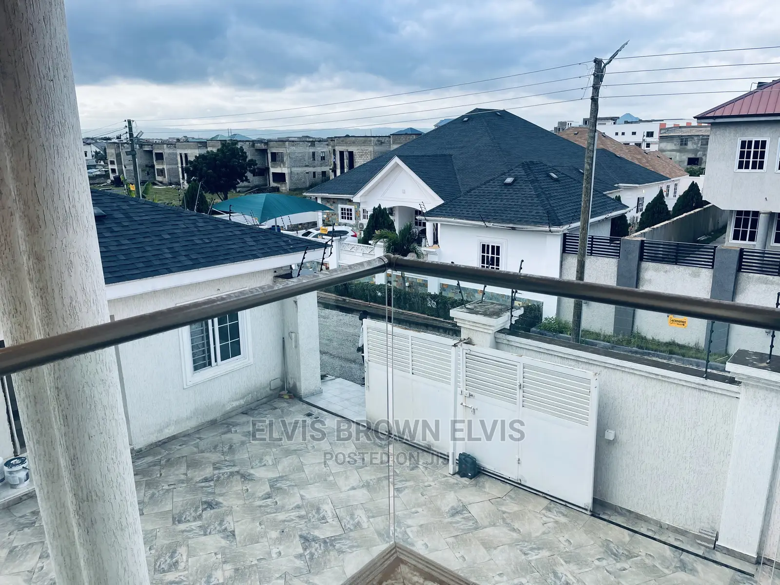 5bdrm Duplex in Living Large, East Legon for Sale