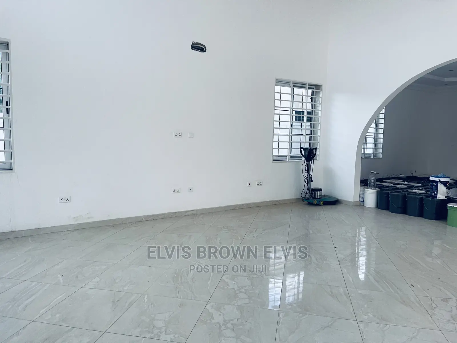 5bdrm Duplex in Living Large, East Legon for Sale