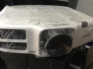 Epson Eb-G7200 Projector 7500lumens