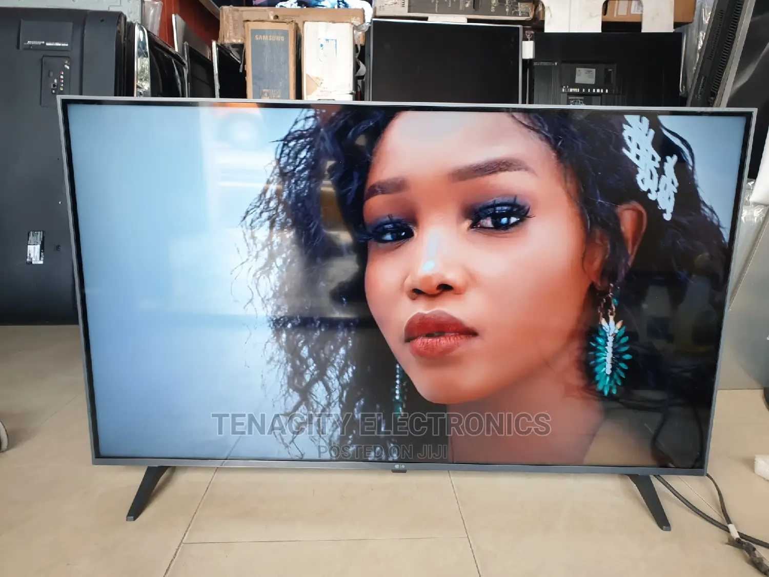 Lg Uhd HDR Smart Satellite Tv 43inchs