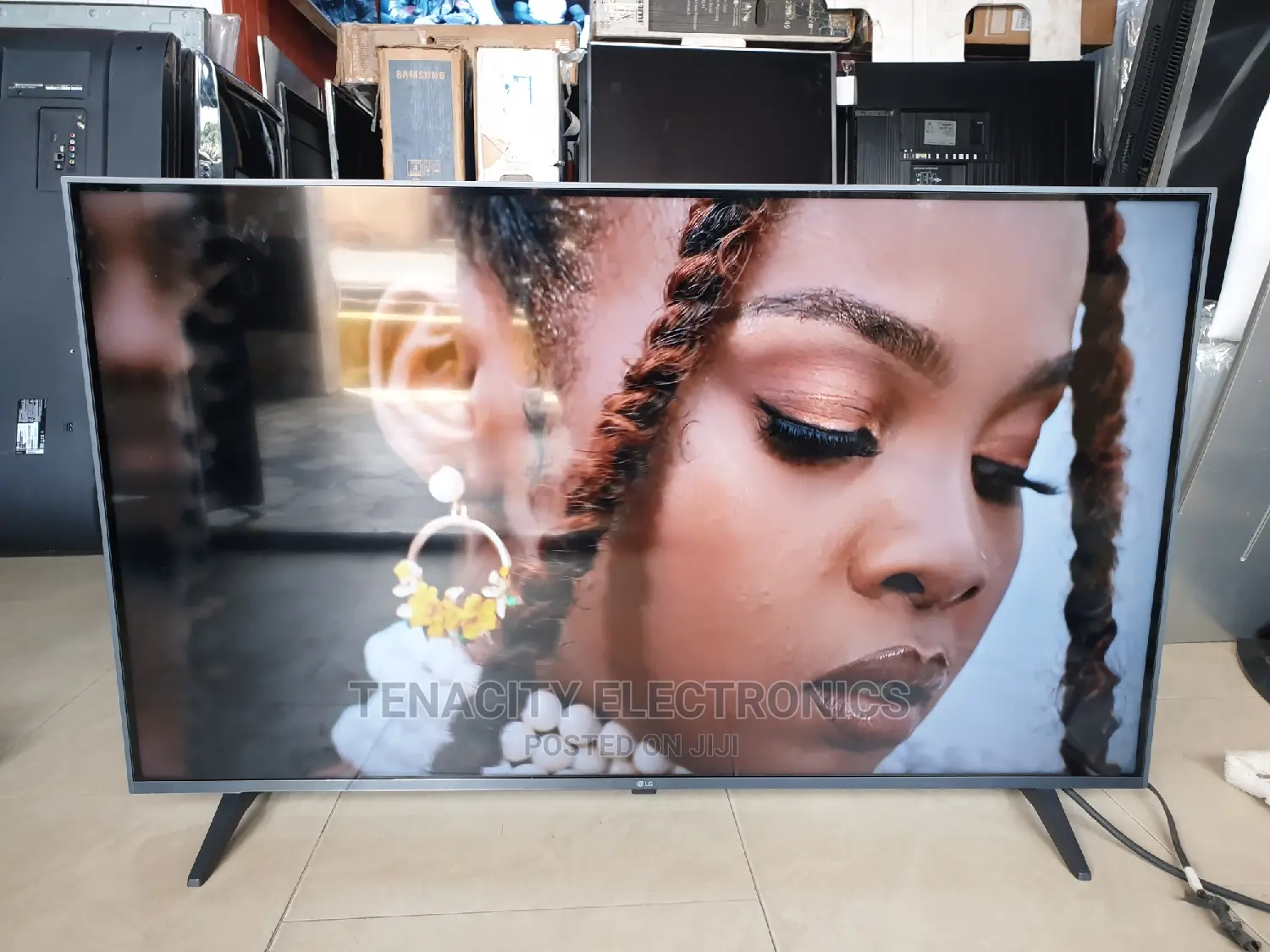 Lg Uhd HDR Smart Satellite Tv 43inchs