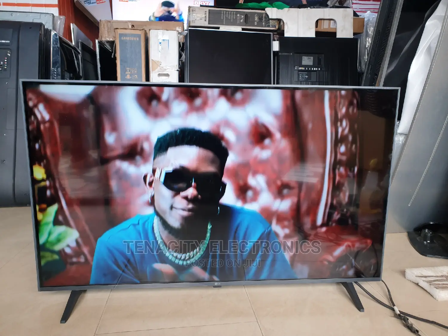 Lg Uhd HDR Smart Satellite Tv 43inchs