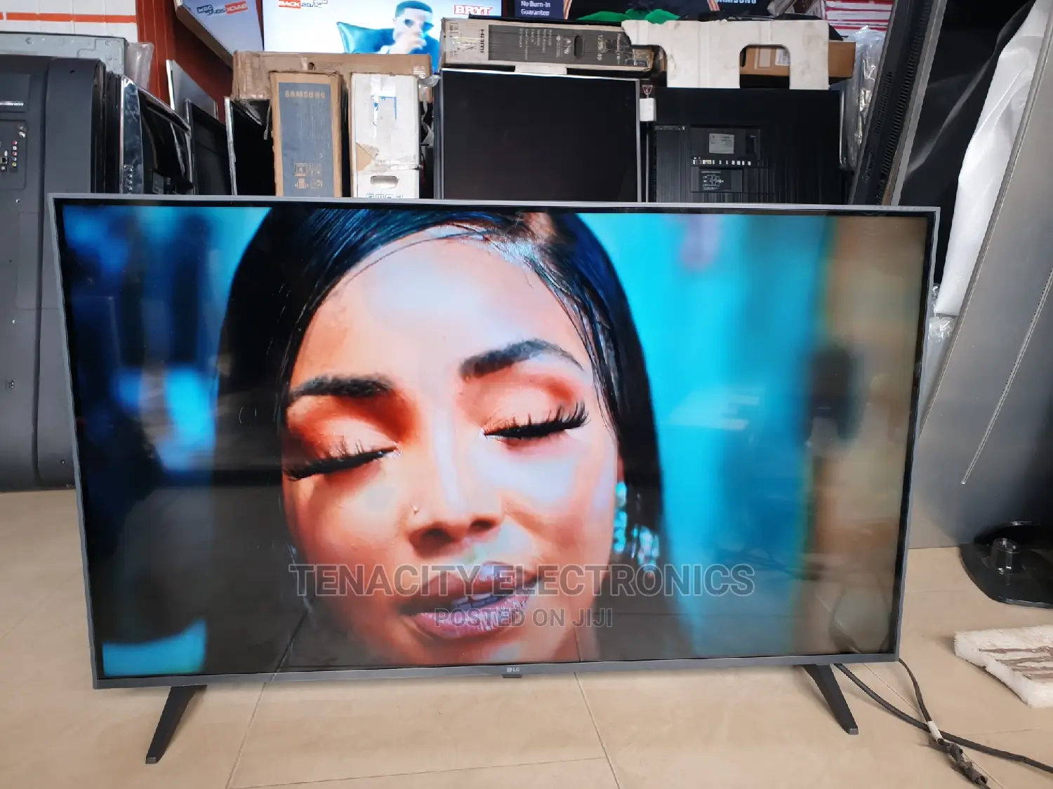 Lg Uhd HDR Smart Satellite Tv 43inchs