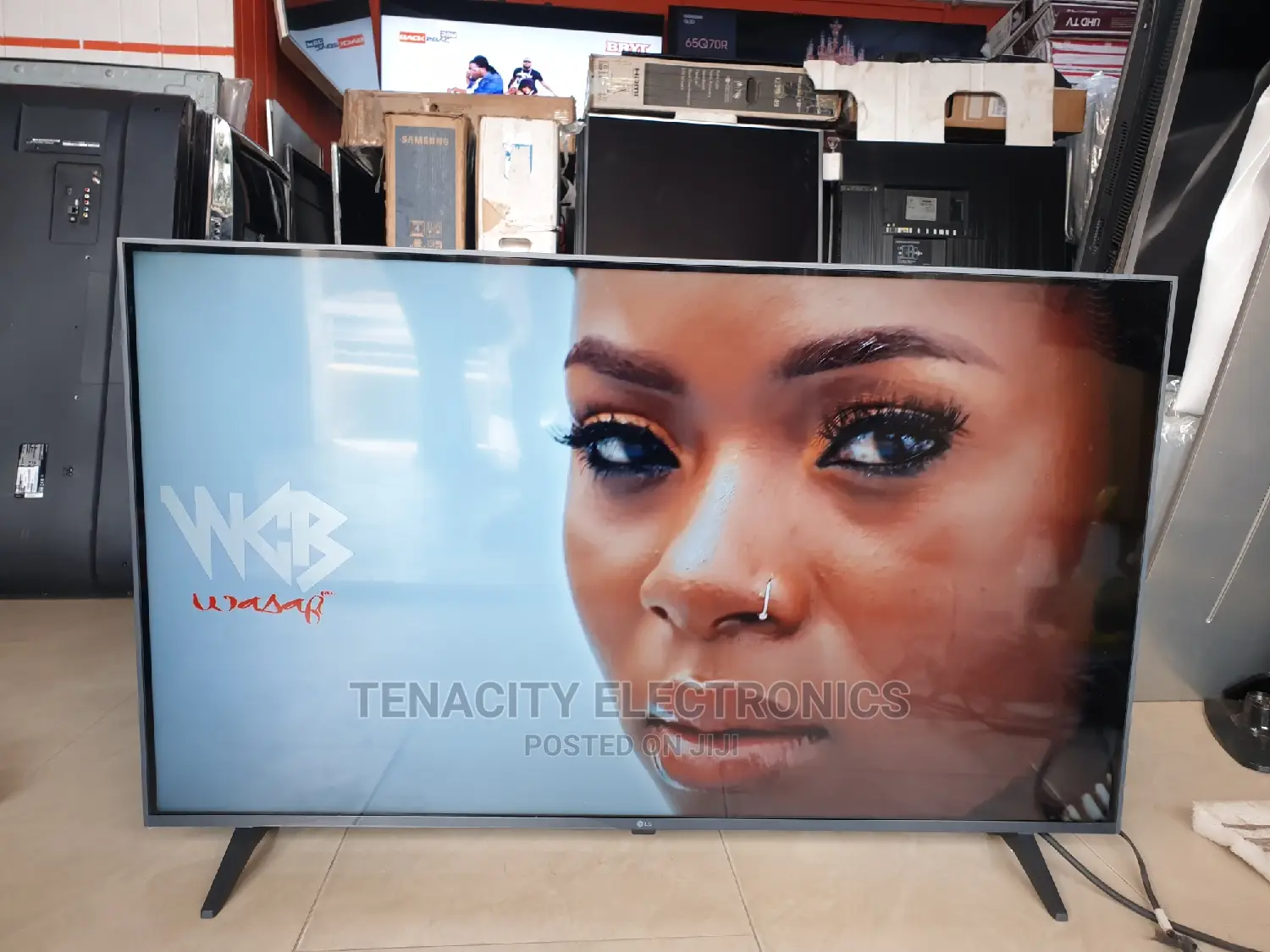 Lg Uhd HDR Smart Satellite Tv 43inchs