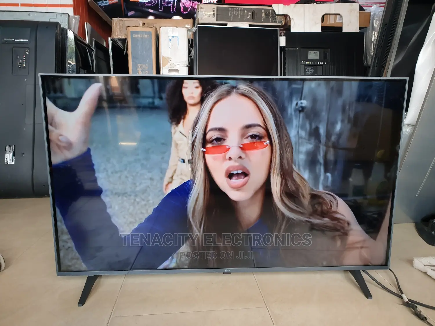 Lg Uhd HDR Smart Satellite Tv 43inchs