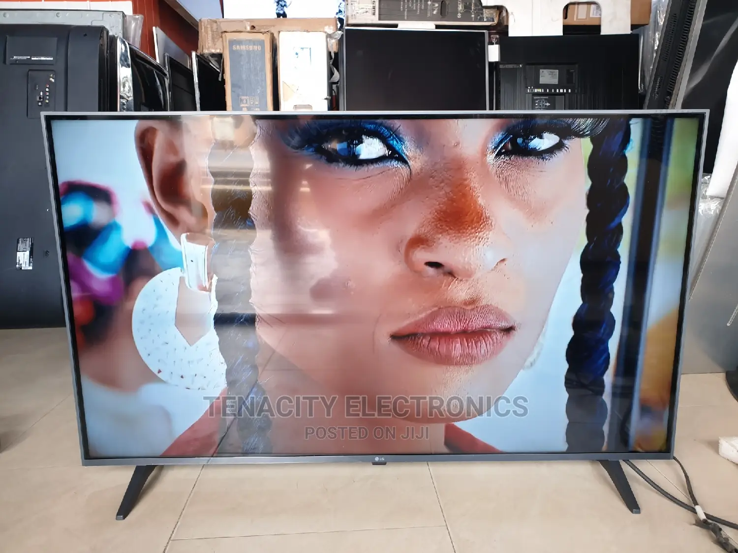 Lg Uhd HDR Smart Satellite Tv 43inchs
