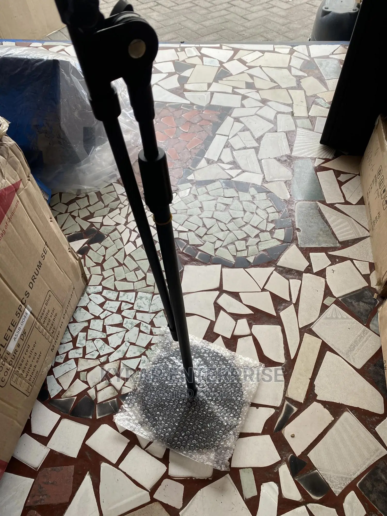 Round Base Microphone Stand