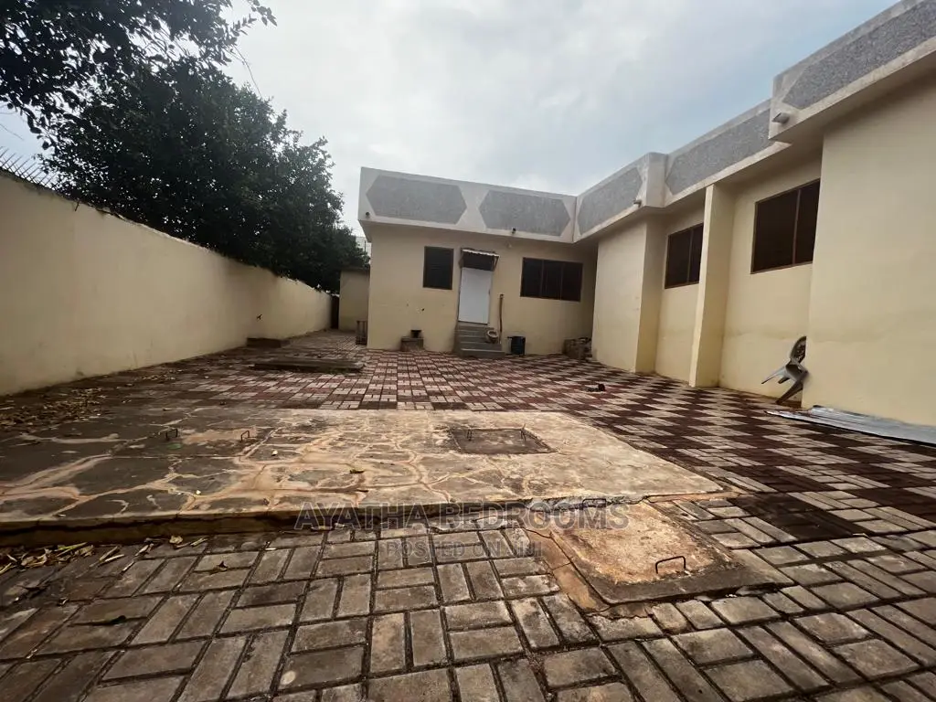 6bdrm House in Ayathar Bedroom, Zero for Sale