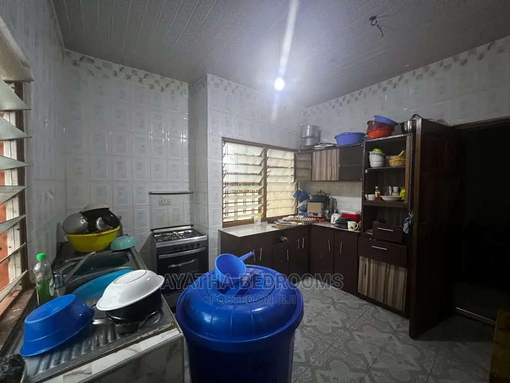 6bdrm House in Ayathar Bedroom, Zero for Sale