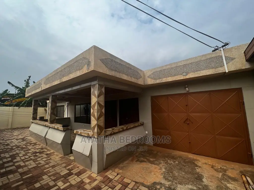 6bdrm House in Ayathar Bedroom, Zero for Sale
