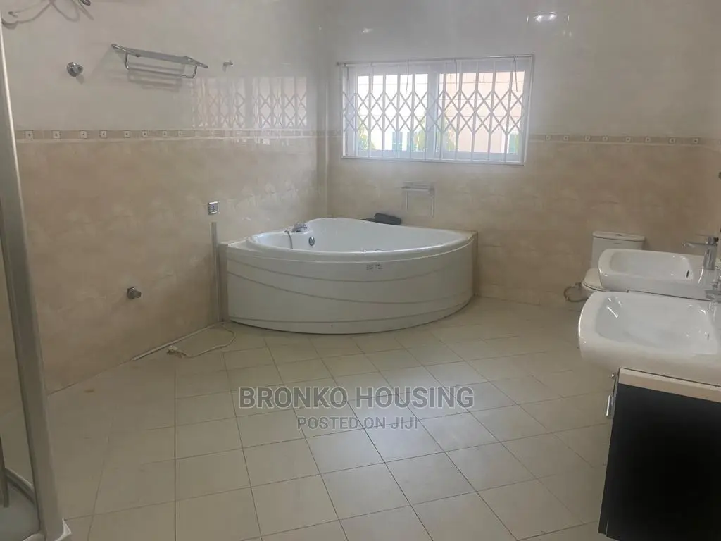 4bdrm House in Bronko Housing, Airport Residential Area for rent