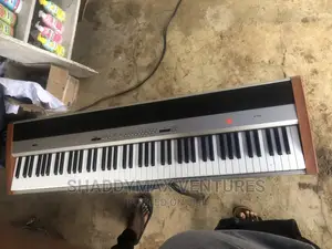 Korg SP 100 Piano Keyboard