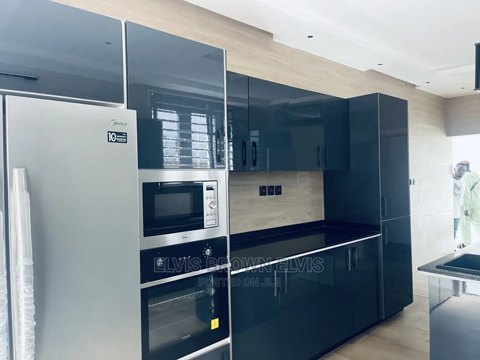 4bdrm Mansion in Living Large, East Legon for Rent
