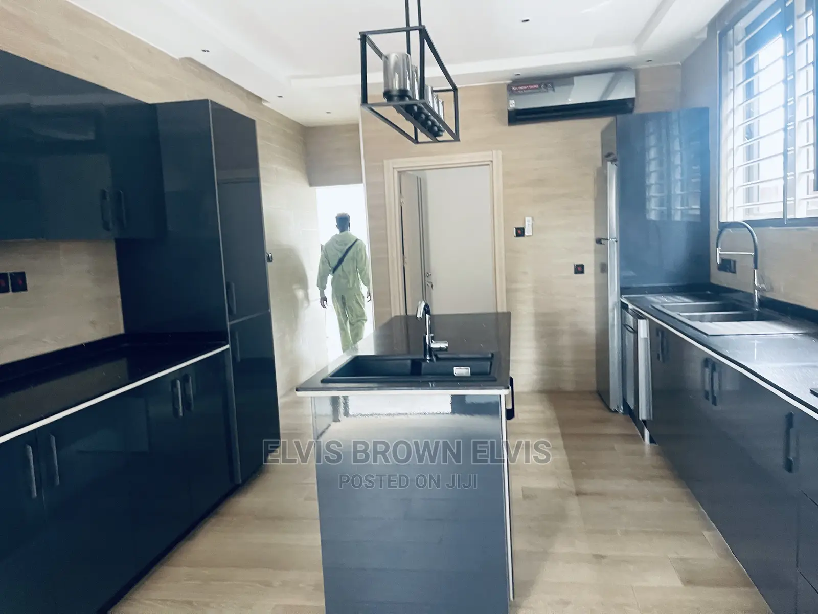 4bdrm Mansion in Living Large, East Legon for Rent