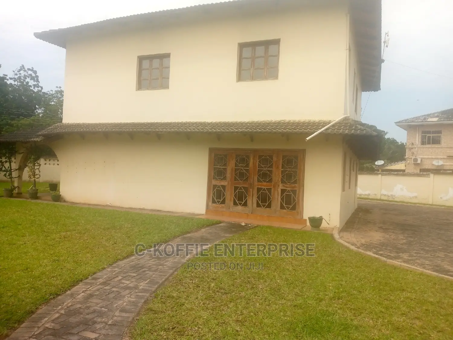 10bdrm House in Tesano for Sale