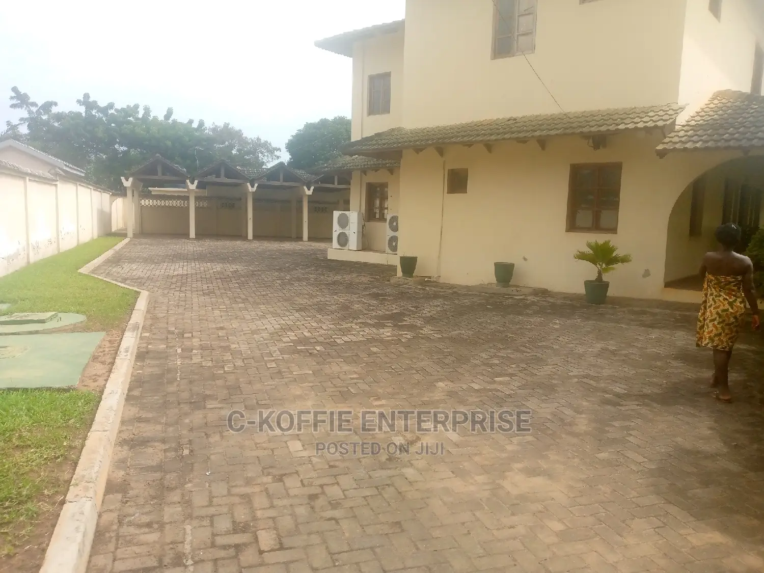 10bdrm House in Tesano for Sale