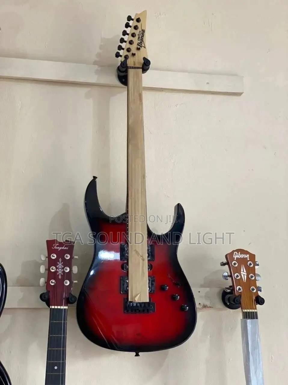 Ibanez 6-strings Guitar - Electric