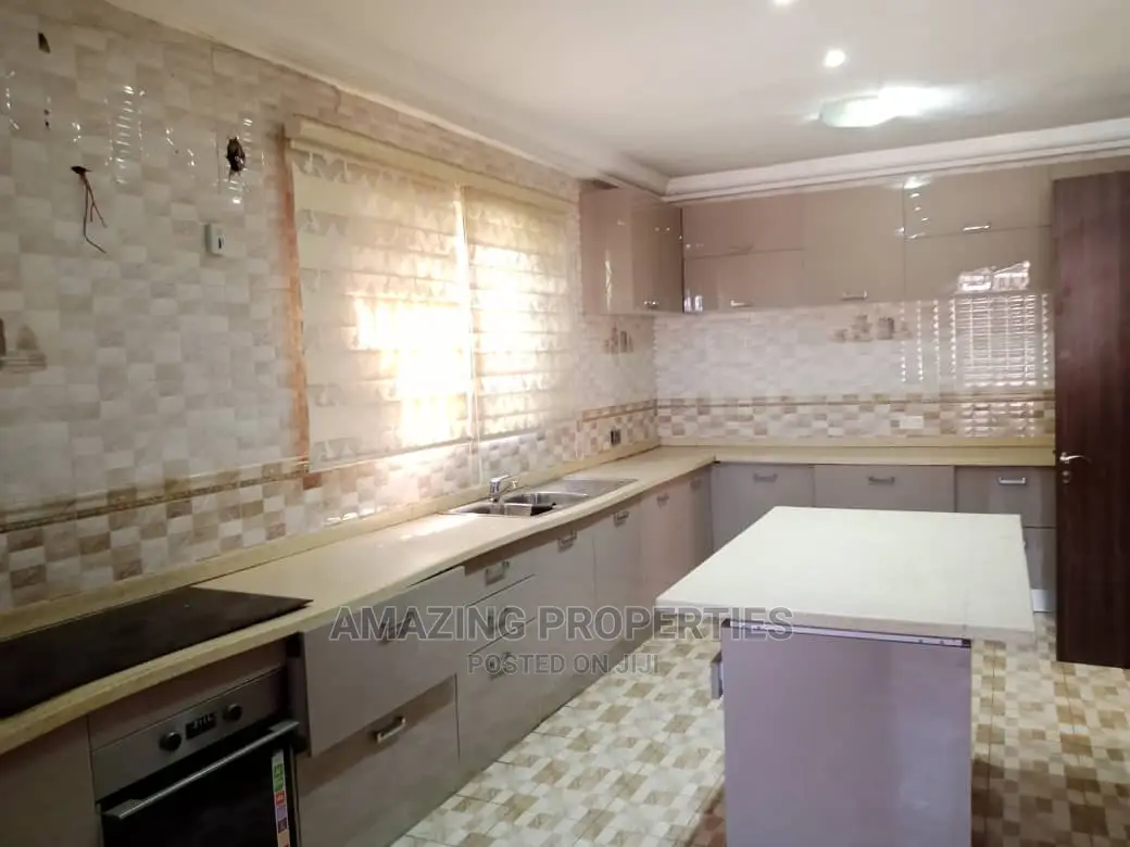 10bdrm Farm House in 23 Bedroom House* for Sale