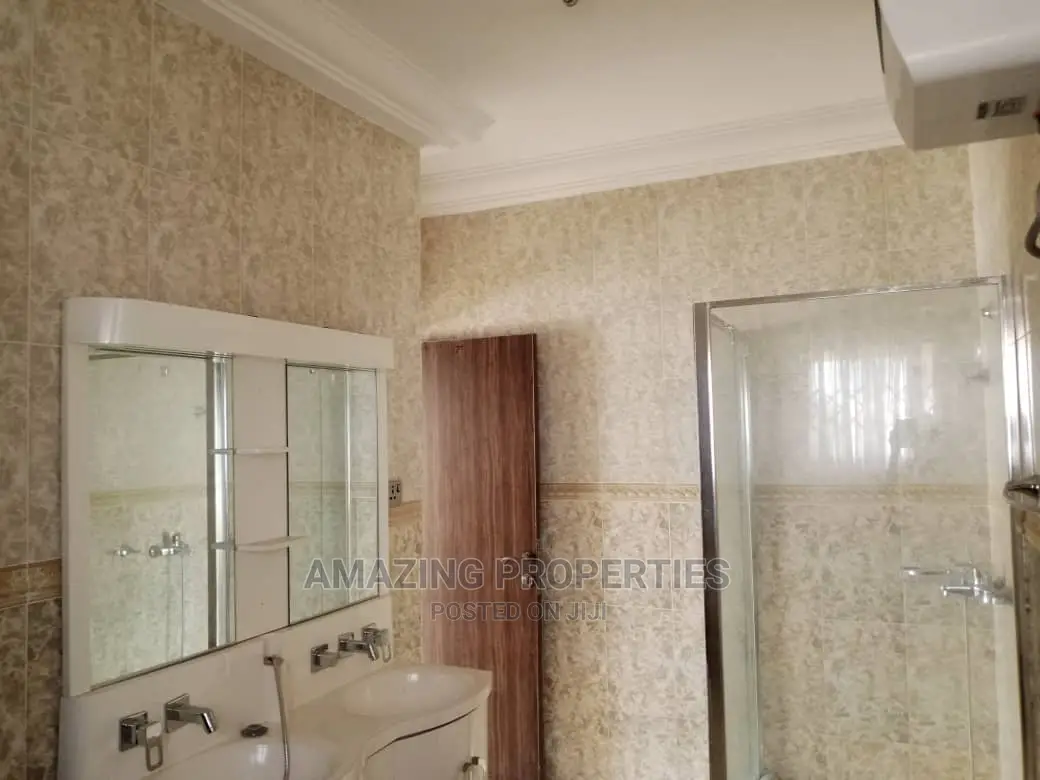 10bdrm Farm House in 23 Bedroom House* for Sale