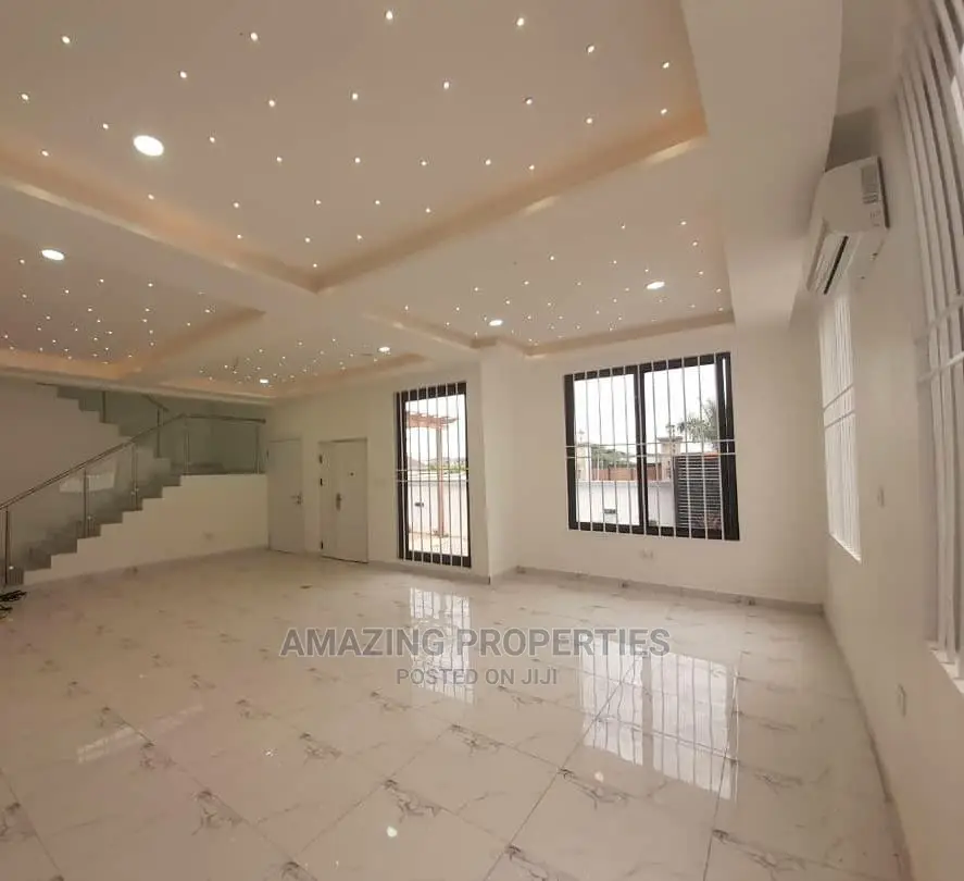 10bdrm Farm House in 23 Bedroom House* for Sale