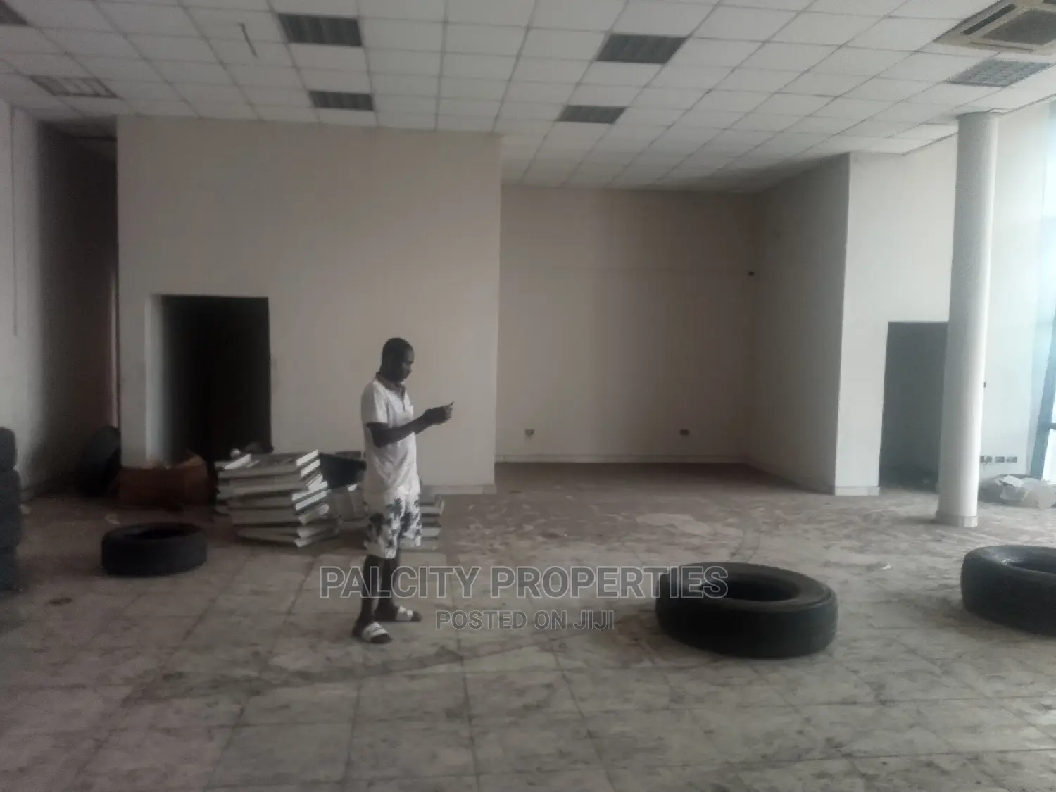 Big Shop or Office Space for Rent in Central of Kumasi