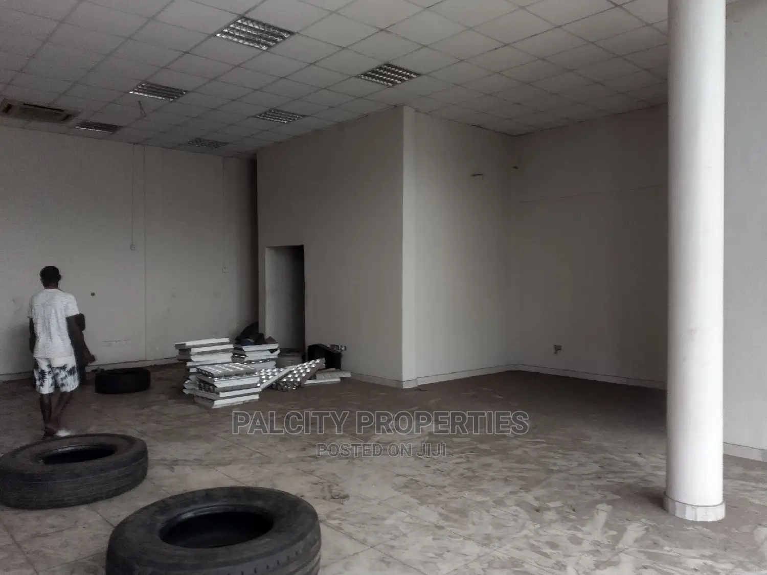 Big Shop or Office Space for Rent in Central of Kumasi